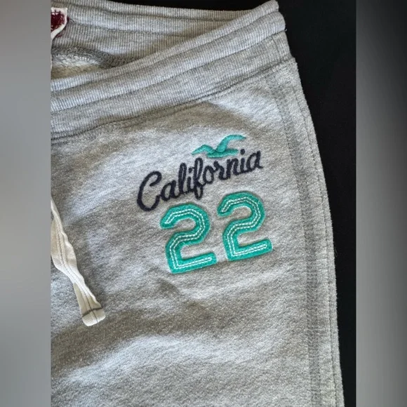 Y2K Hollister Cropped Jogger Pant - Picture 2 of 4
